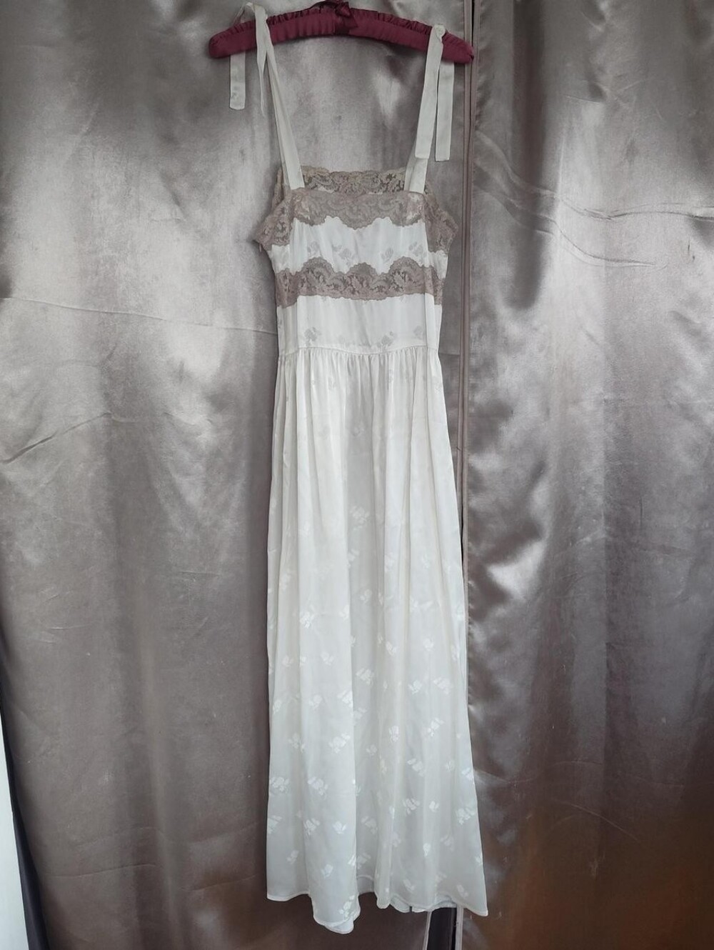 Loretta Caponi white satin lace trim maxi dress floral embroidery & bow straps S - Picture 7 of 7